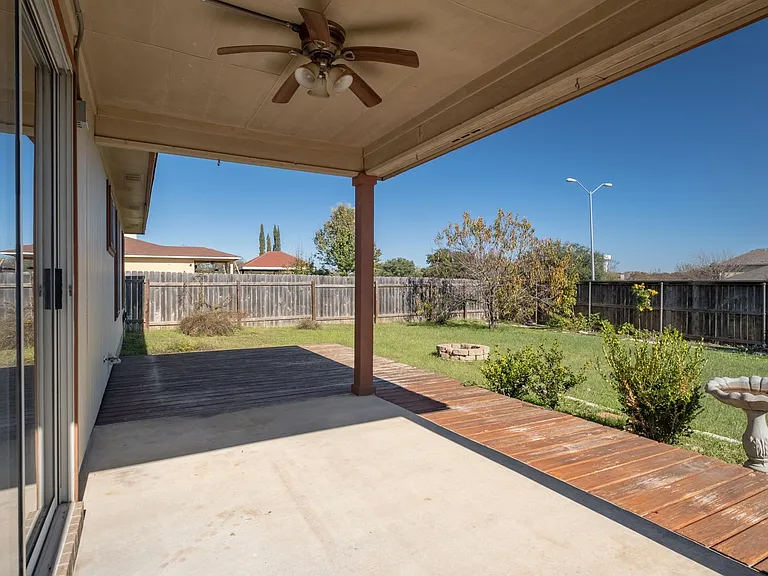 17131 Dashwood Creek Dr — Photo 18