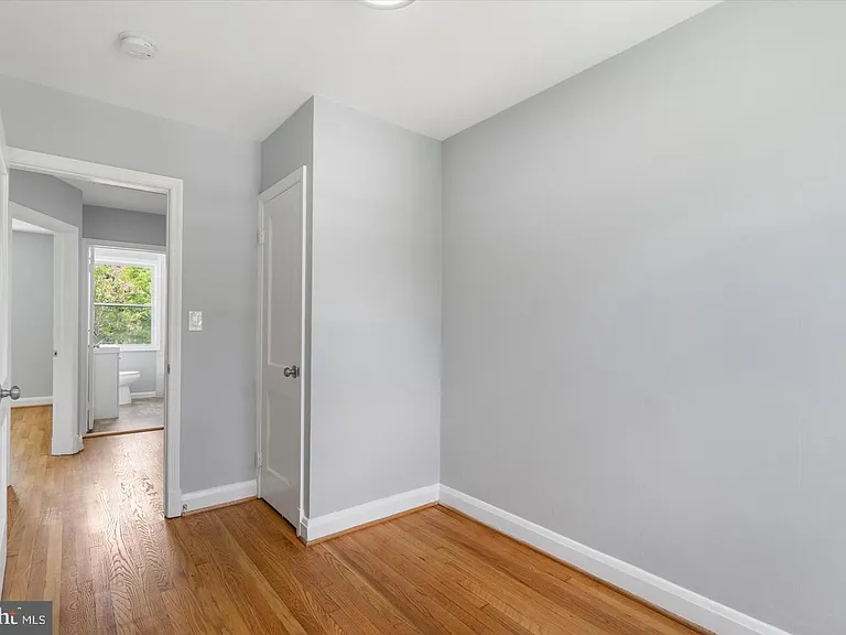 3551 Shannon Dr — Photo 9