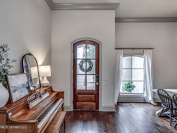 5th image of 612 Macbeth St