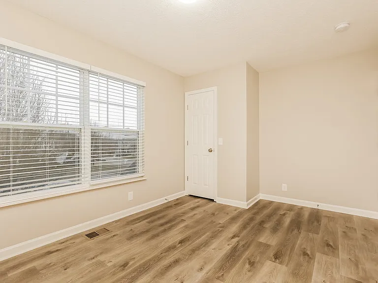4052 Longfellow Dr — Photo 15