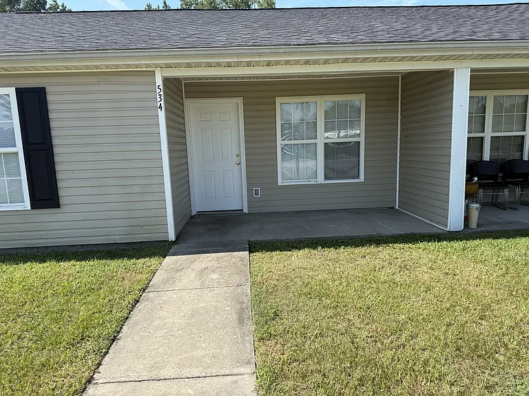 534 W Vista St — Photo 1