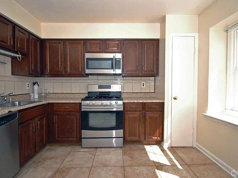 48 Astor Ct — Photo 11