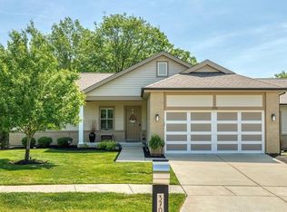 370 Champion Way Dr, Ballwin, MO 63011