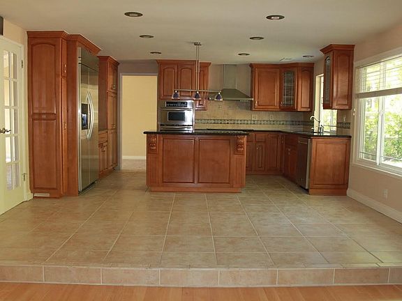2nd image of 274 S Solomon Dr