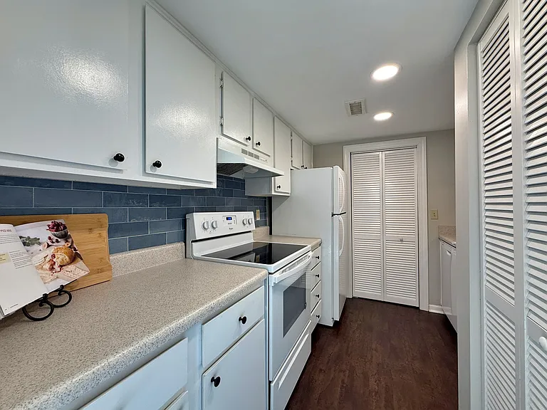 1702 Granville Rd — Photo 11