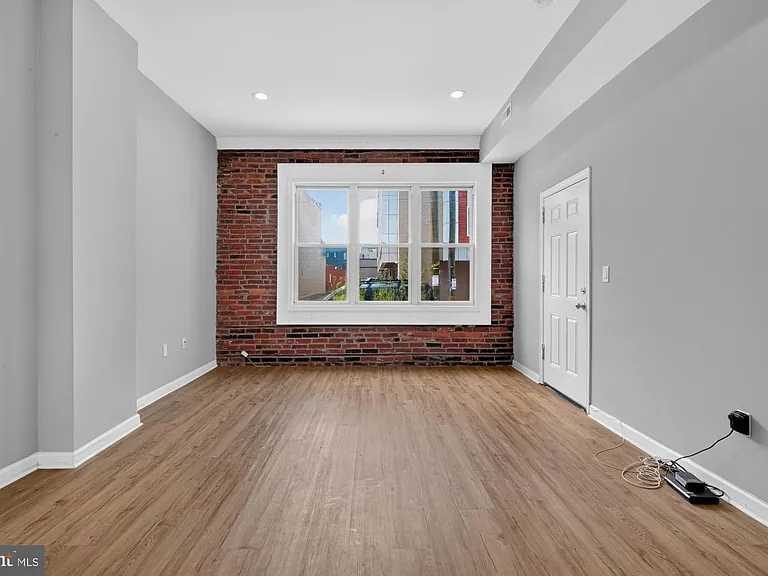 1209 E Susquehanna Ave #1 — Photo 3