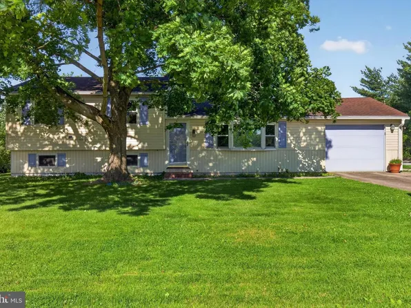 175 Monroe Valley Dr, Jonestown, PA 17038