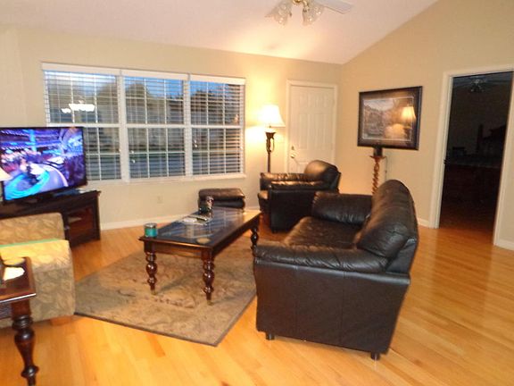 2nd image of 3117 Falcon Dr