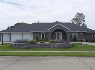 2343 Skyline Dr, Carroll, IA 51401