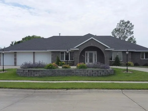 2343 Skyline Dr, Carroll, IA 51401