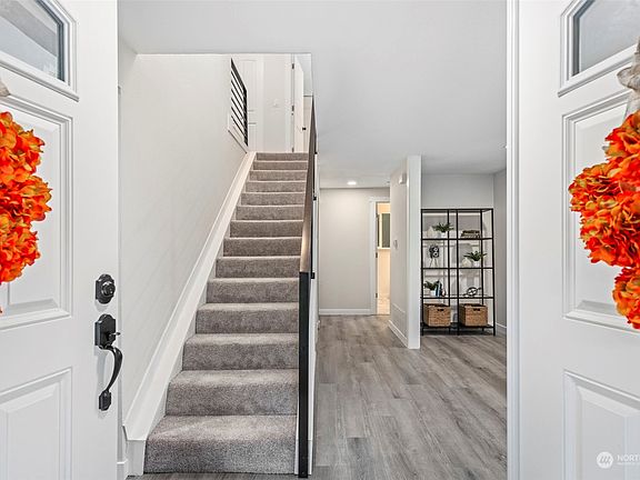 4th image of 10604 39th Drive NE