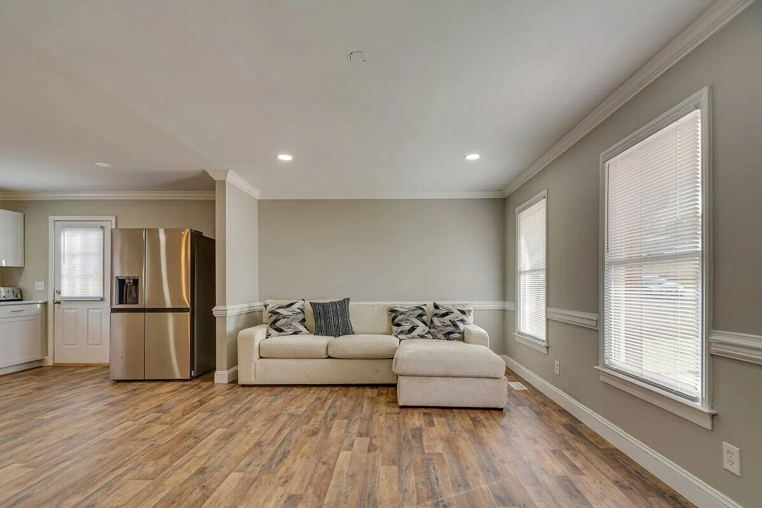 3 bed, 2.0 bath, $4,838 — Photo 2