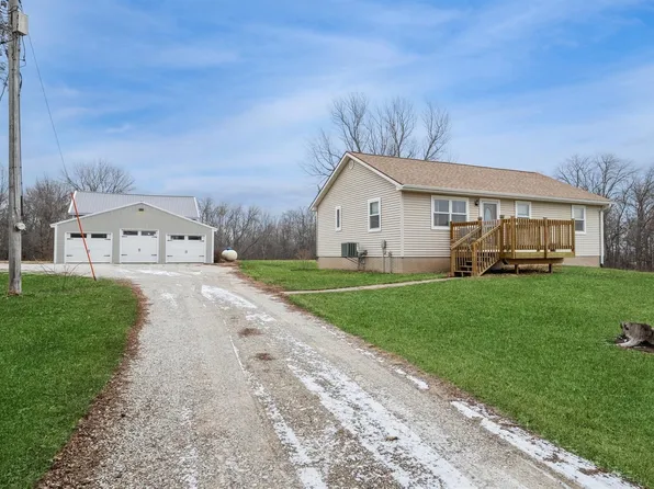 5476 27th Avenue Dr, Vinton, IA 52349