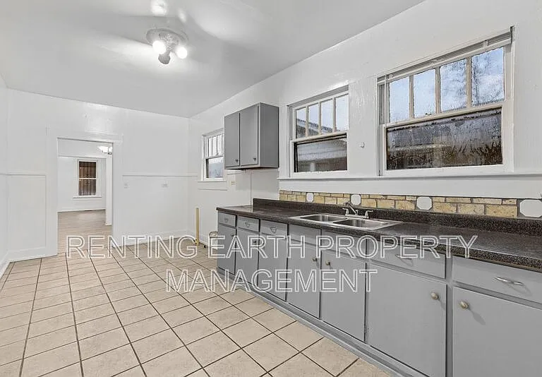 4732 Court S — Photo 15