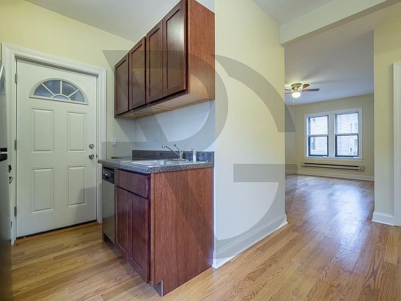 4th image of 3720 N Pine Grove Ave #3726W3
