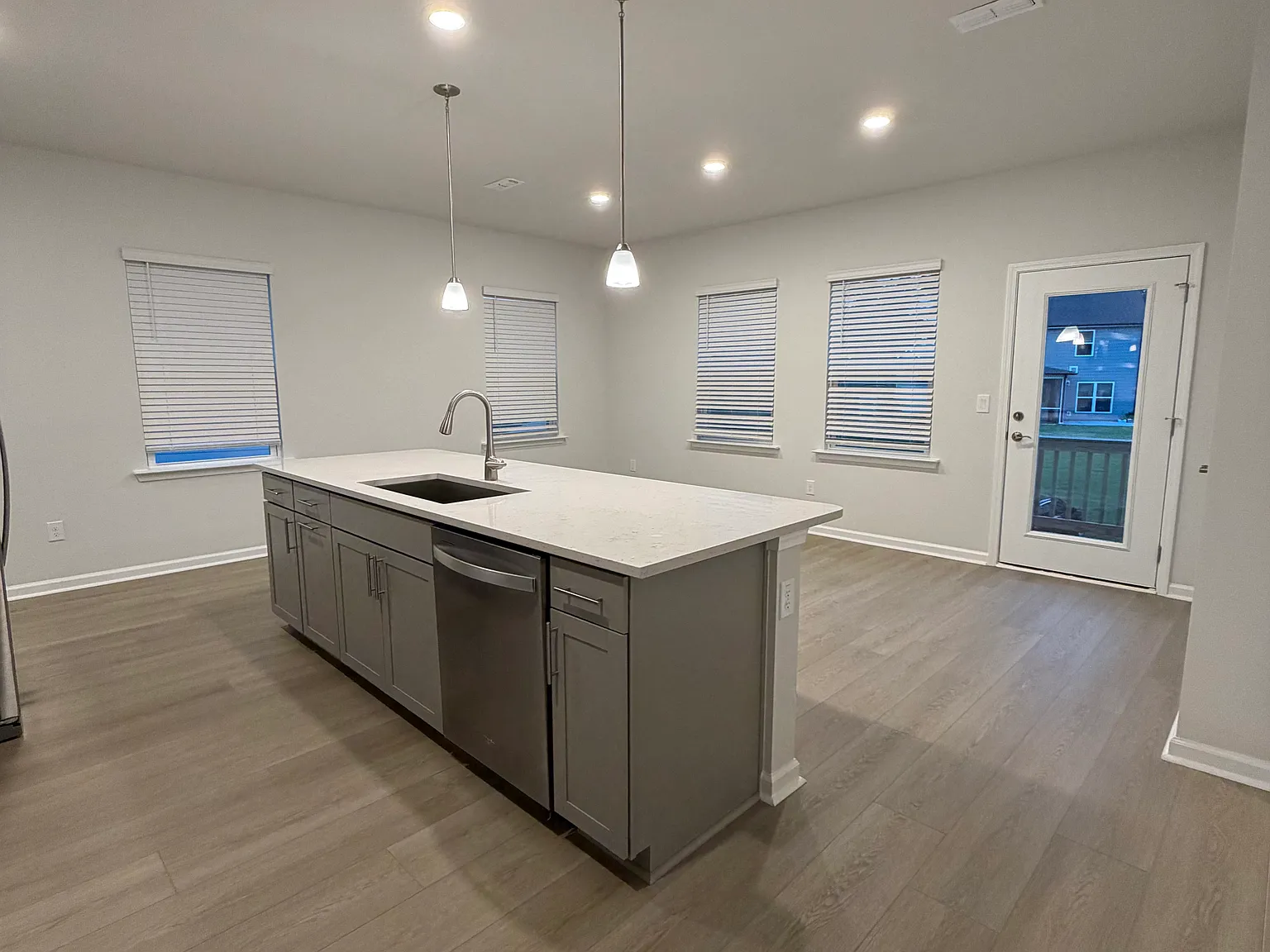4 bed, 3.5 bath, 2100 sqft, $2,350 — Photo 3
