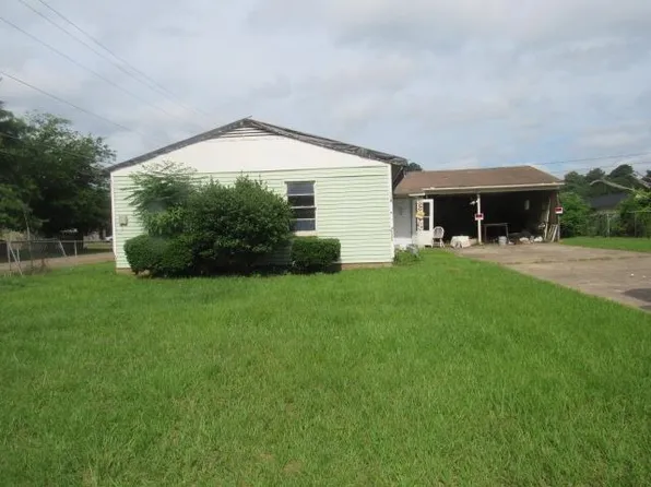 155 Alamo St, Lone Star, TX 75668