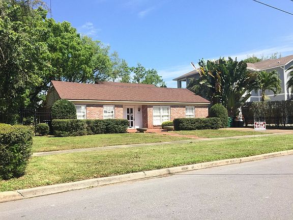 3rd image of 654 Geneva Pl