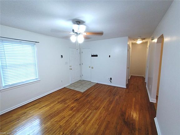 4th image of 732 Flanders Cir