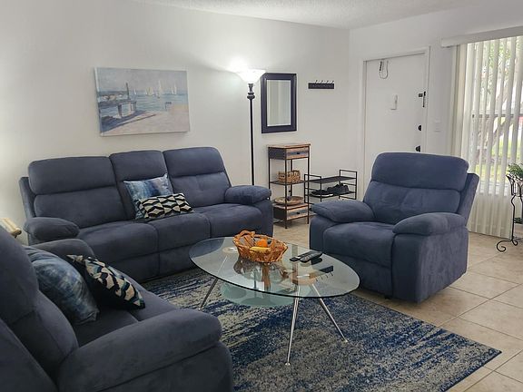 3rd image of 69 Royal Oak Ct APT 102