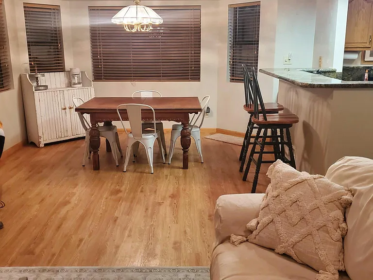 1134 N Bavarian Way — Photo 2