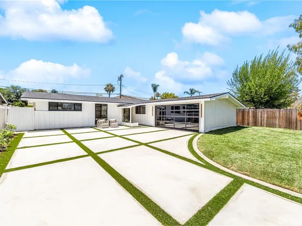 213 Wellesley Ln, Costa Mesa, CA 92626