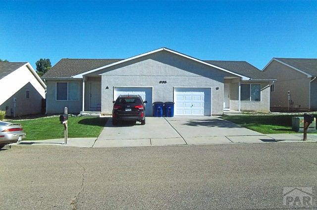 1st image of 935 Village Cir