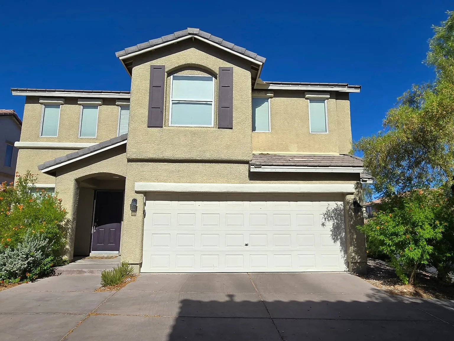 4 bed, 2.5 bath, 1956 sqft, $2,350 — Photo 2