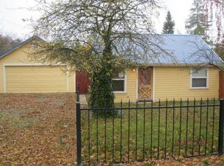 208 W 4th St, Phoenix, OR 97535