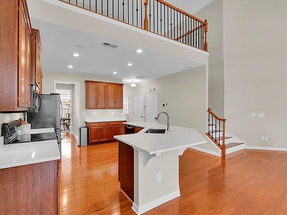 4th image of 15 Everleigh Ct