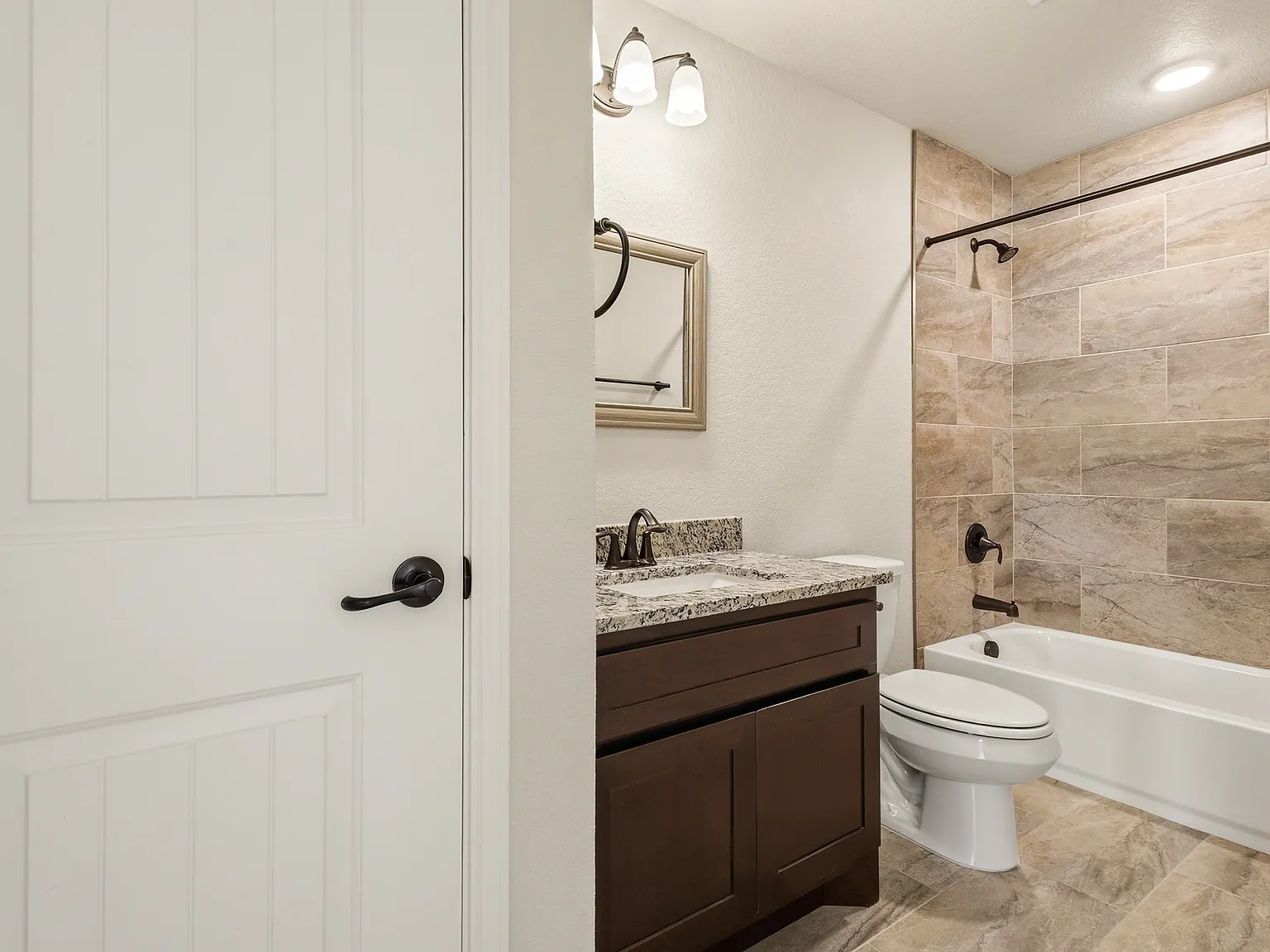 4 bed, 2.5 bath, 2332 sqft, $3,200 — Photo 3