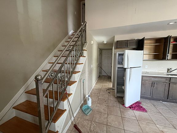 5th image of 2154 Richmond Ter Floor 2