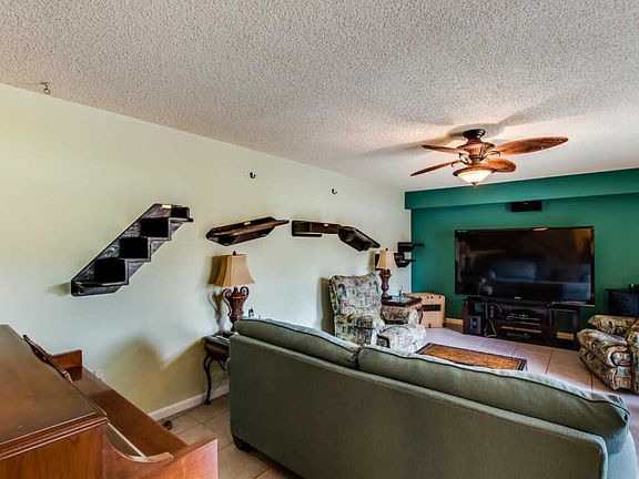 5th image of 132 Heritage Way