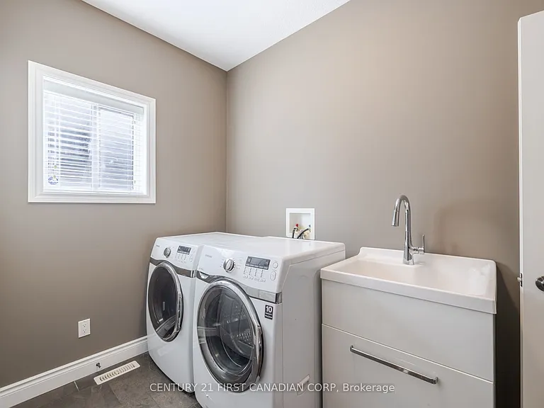 1690 Beaverbrook Ave — Photo 17