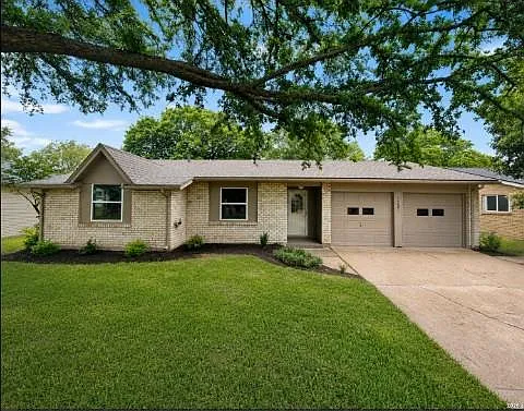 3 bed, 1.5 bath, 1142 sqft, $2,250 — Photo 3