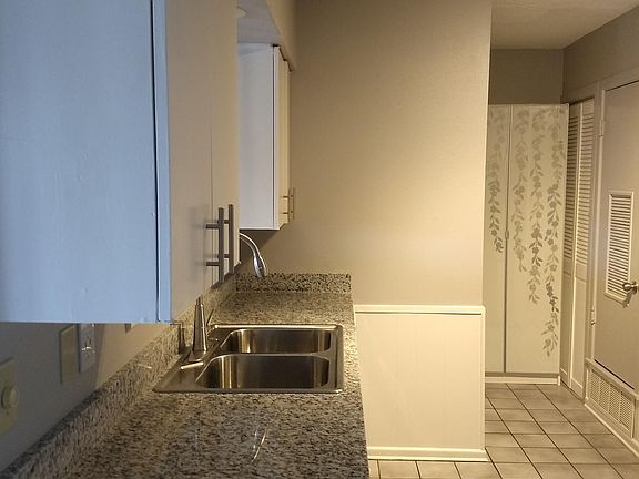 4th image of 123 E Silver Sands Dr