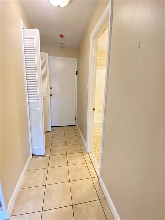 1 bed, 1.0 bath, 555 sqft, $1,750 — Photo 3
