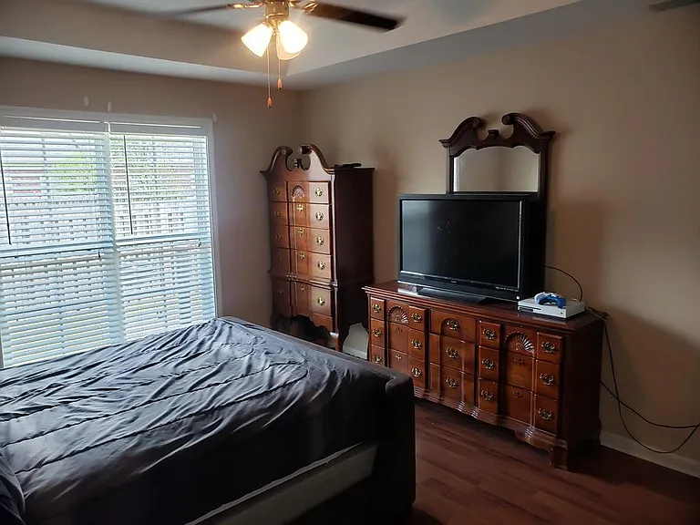 142 Grove Landing Ct — Photo 15