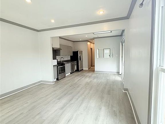 4th image of 939-941 Bayonne St #939