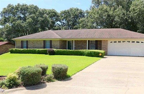 2nd image of 308 Mari Beth Ln