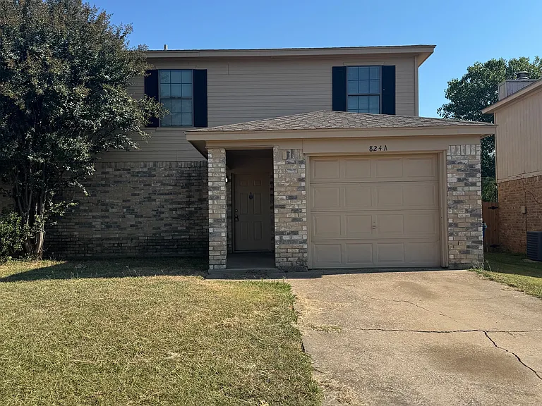 1017A NW Summercrest Blvd — Photo 1