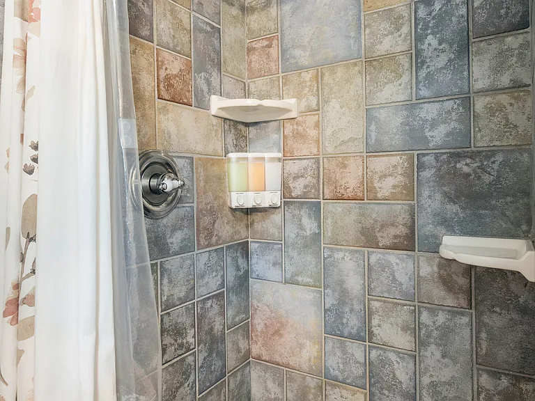 6495 N Angus St — Photo 38