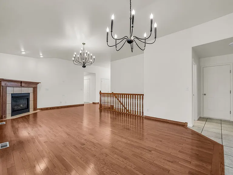 1429 W Flint Meadow Dr — Photo 2