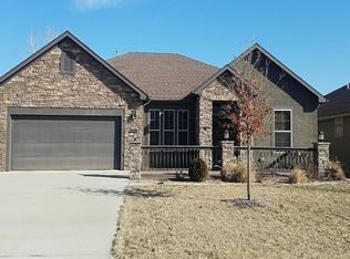 5824 Simple Ln, Lawrence, KS 66049