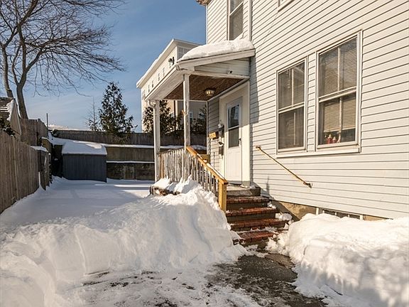 4th image of 34 Chase St
