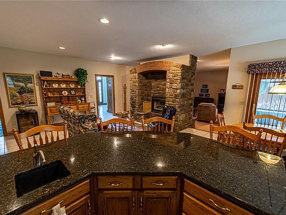 4th image of 822 Park Village Dr