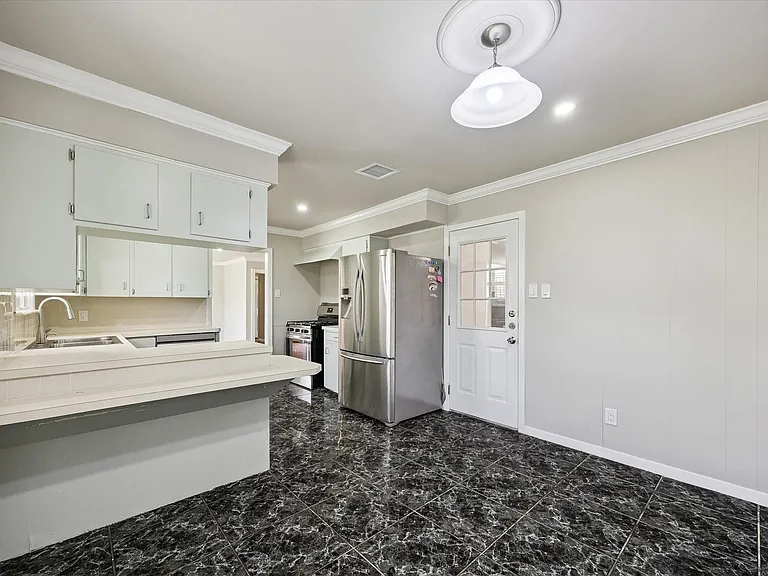 2431 Willowby Dr — Photo 6