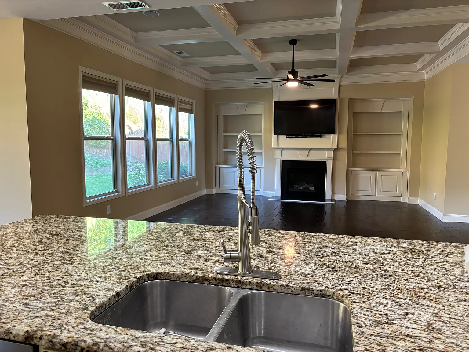 5 bed, 3.5 bath, 3359 sqft, $3,500 — Photo 4