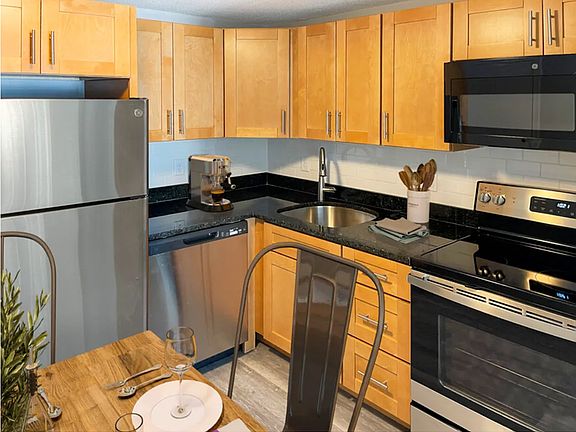 4th image of 18 Linlew Dr #2B-1Ba-687Sqft