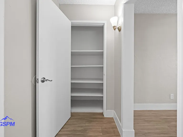 Willow Glen Apartments — Photo 14